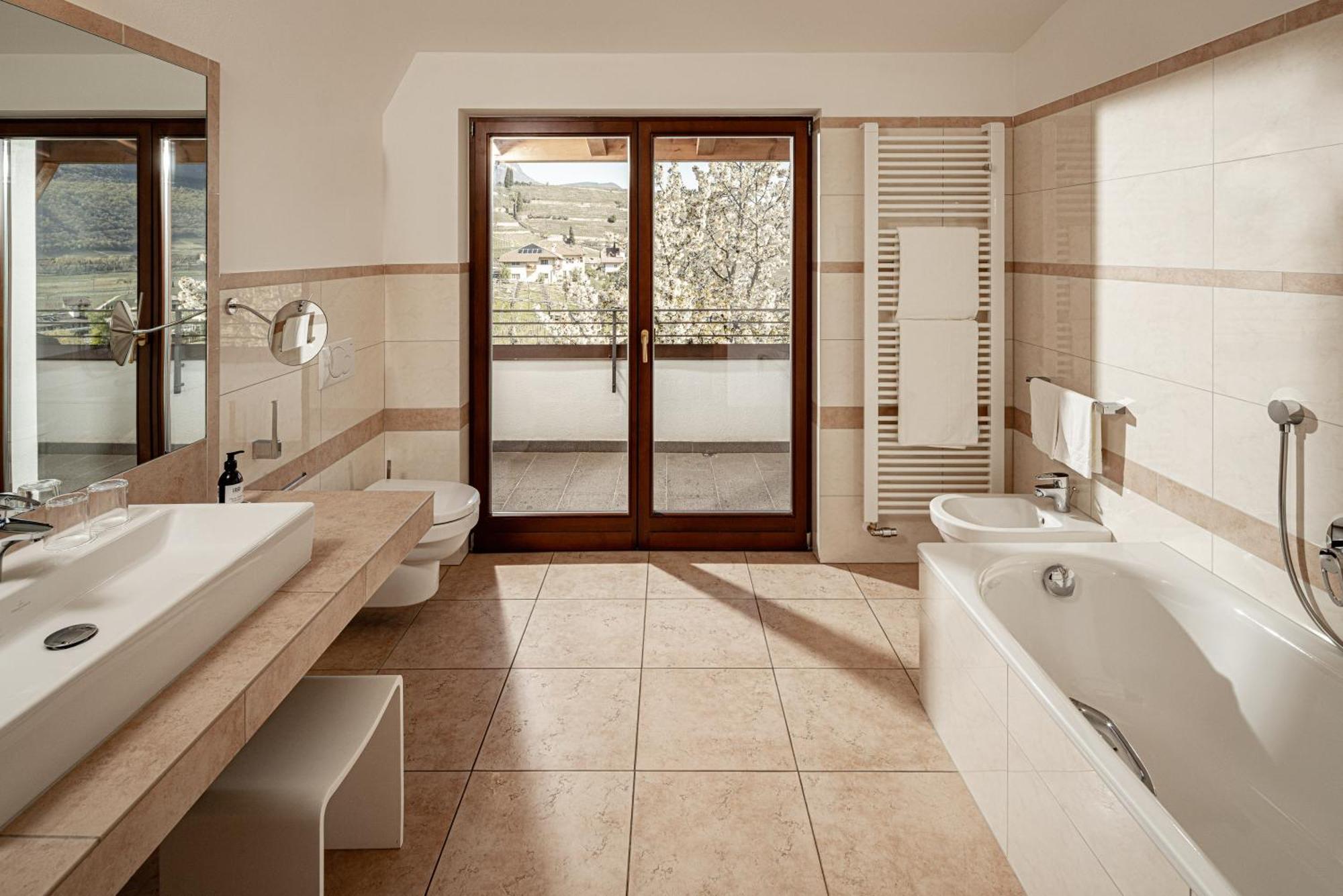 Hotel Haus Am Hang Калдаро Стая снимка